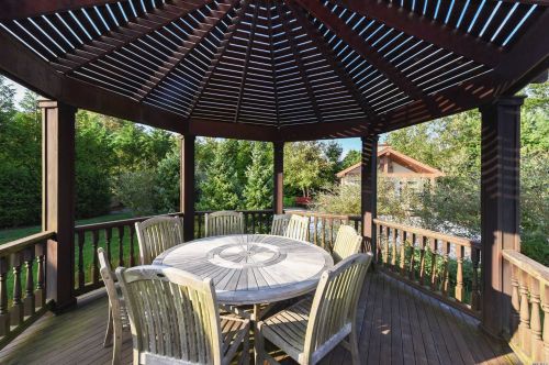 109 Elmwood Dr, Huntington Station NY 11746-5658 exterior