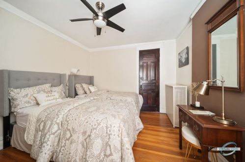 1529 Marquette Rd, Chicago IL 60637-4318 exterior