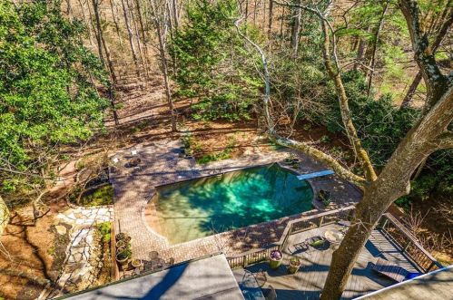 1129 Mason Wood Dr, Atlanta GA 30329-3803 exterior