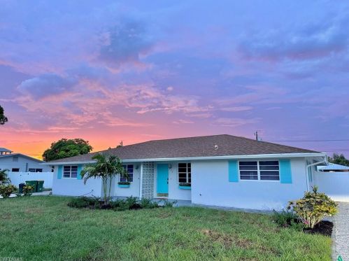 649 93rd Ave, Naples, FL 34108-2438