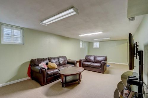 6405 Lk Dr, Milwaukee WI 53217-4229 exterior