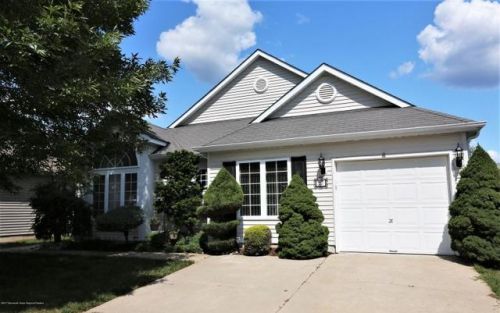 27 Avon Dr, Jackson Twp NJ  08527-0039 exterior