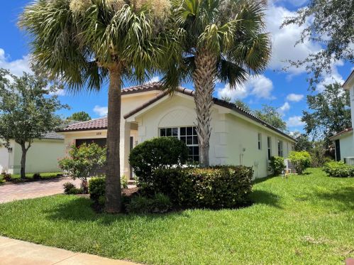 2256 Newport Isles Blvd, Fort Pierce, FL 34953-4577