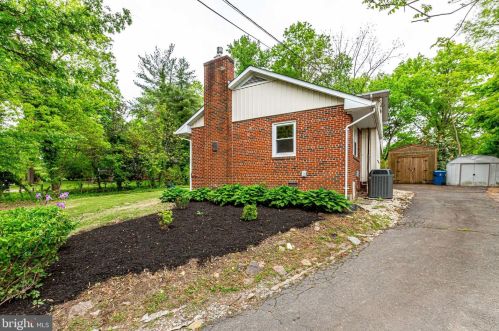 4301 Laurel Rd, Alexandria VA 22309-2520 exterior