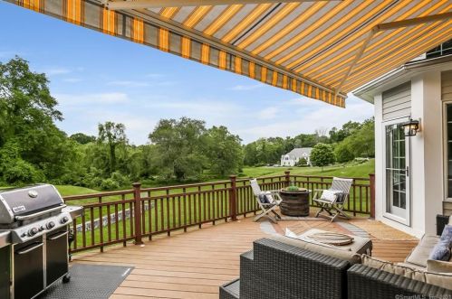 279 North St, Ridgefield CT  06877-2512 exterior