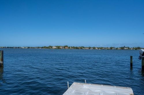 18826 Loxahatchee Riv Rd, Jupiter FL 33458-1081 exterior