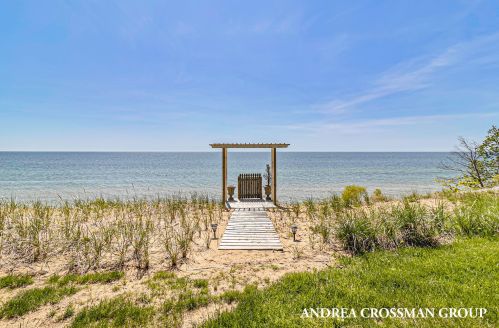 3147 Scenic Dr, Meskegon MI  49445-9609 exterior