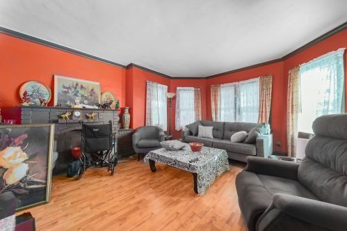 2110 4 Ave, Broadview IL 60153-3324 exterior