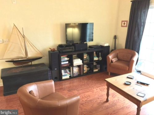 1334 Sierra Dr, Trenton NJ  08619-2069 exterior