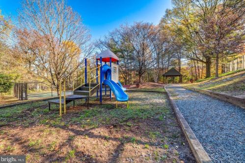 1240 Martha Custis Dr, Alexandria VA  22302-2016 exterior