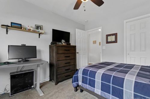 42 Juniper Dr, Milford CT 06461-9118 exterior