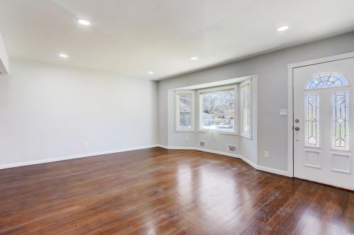 14 Gannet Dr, Commack NY 11725-4903 exterior