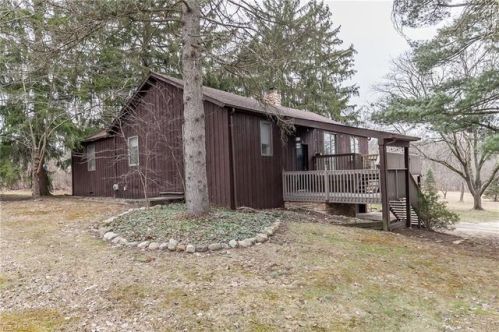 2273 Columbia Rd, Cleveland, OH 44141-3838