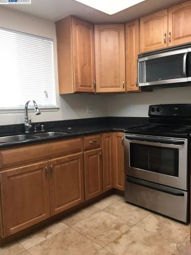 1520 Schenone Ct, Concord, CA 94521-3242