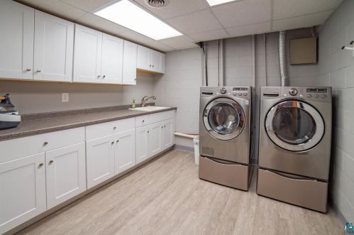 1901 Rice Lake Rd, Duluth MN 55811-4812 exterior