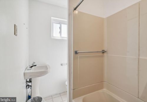 712 Carpenter St, Philadelphia PA 19146-3907 exterior