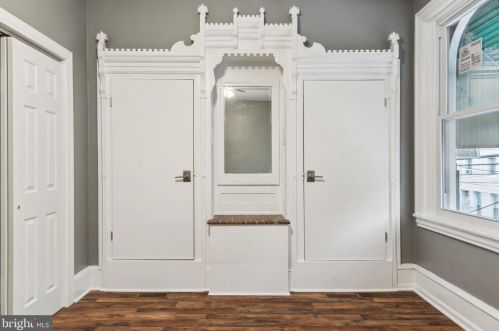 2433 17 St, Philadelphia PA 19121-1604 exterior