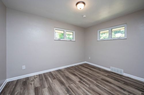 1076 Muldowney Ave, Pittsburgh PA 15207-2078 exterior