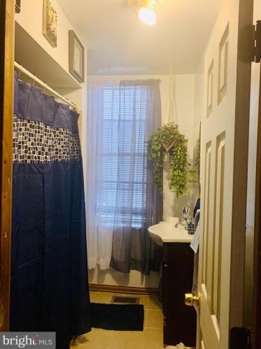 1243 33 St, Camden NJ 08105-4305 exterior