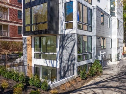 71 Winchester St, Brookline MA  02446-2755 exterior