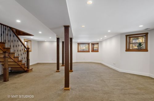 2013 Greenleaf Ave, Chicago IL 60645-3509 exterior