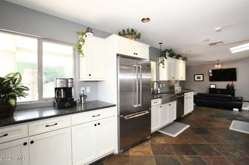 4451 Earll Dr, Phoenix AZ 85031-3821 exterior