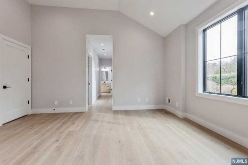 32 Pleasant St, Haworth NJ  07641-1929 exterior