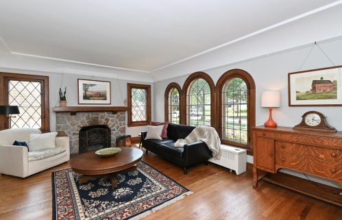 5040 Shoreland Ave, Milwaukee WI  53217-5539 exterior