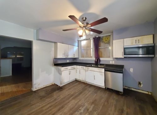 2403 44th St, Milwaukee, WI 53219-2323