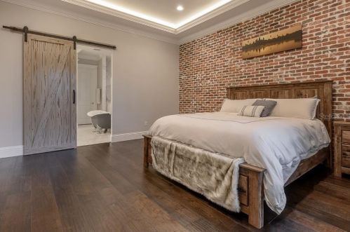 305 Hanna Ave, Tampa FL  33604-6633 exterior