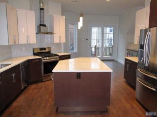 27 Cumbermeade Rd, West Fort Lee NJ  07024-4112 exterior