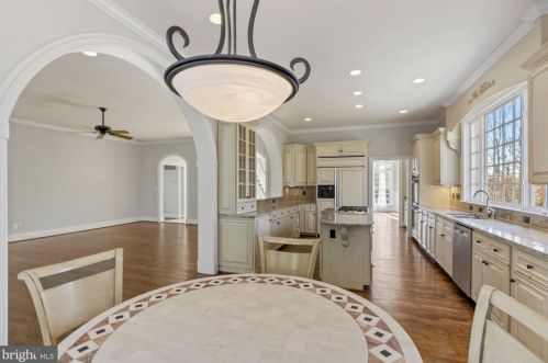 5802 Bent Twig Rd, Mc Lean VA 22101-1806 exterior