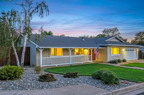 5590 Banff Ct, Concord, CA 94521-4745