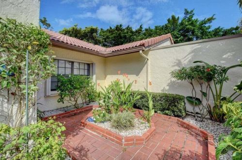 5655 Parkwalk Cir, Boynton Beach FL 33472-2314 exterior