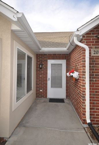 2073 Jordan Villa Dr, Taylorsville UT exterior