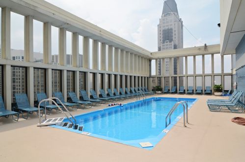 100 Walton St, Chicago IL  60611-1448 exterior