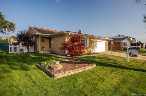 1408 Amboy St, Dearborn Heights, MI 48127-3304