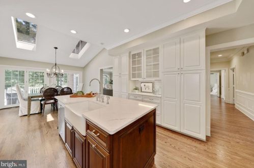 10028 Avenel Farm Dr, Rockville MD  20854-5412 exterior