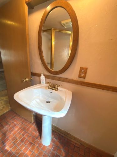 8355 Kedvale Ave, Chicago IL 60624-3529 exterior