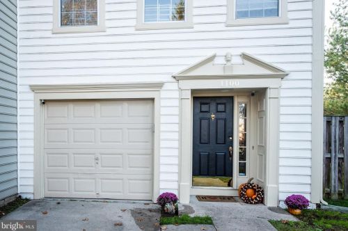 1100 Cypress Tree Pl, Herndon, VA 20170-4128