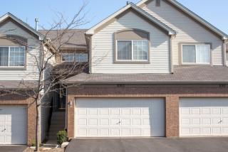 1063 Parkhill Cir, Aurora IL  60502-9094 exterior
