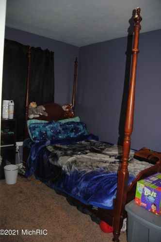 93 Cir Dr, Meskegon MI 49445-2712 exterior