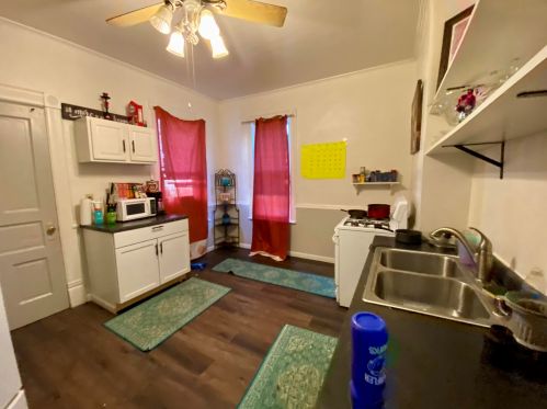 938 Pearson St, Milwaukee WI 53202-1522 exterior