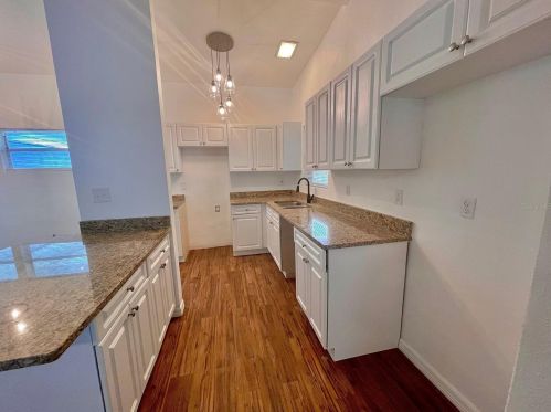 527 Broxburn Ave, Tampa FL  33617-7823 exterior