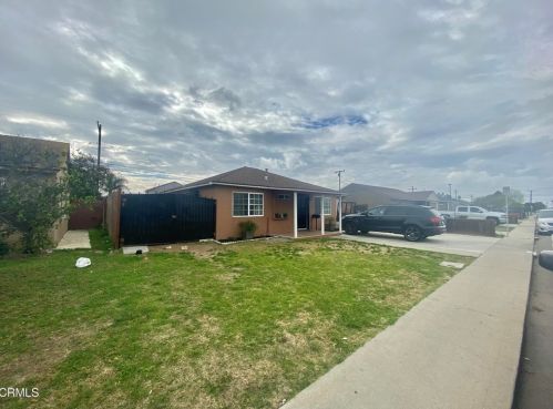 154 Hughes Dr, Oxnard CA  93033-5328 exterior