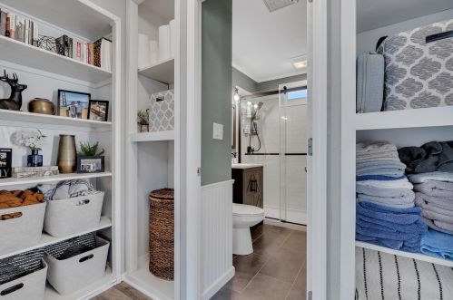 6252 Bennett Ave, Milwaukee WI  53219-4117 exterior