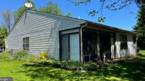 25 Fernwood Ct, Columbus NJ 08022-1027 exterior