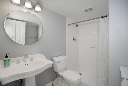 832 Elmwood St, Kalamazoo MI 49007-3236 exterior