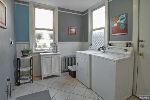 593 Gregory Ave, Union City NJ 07086-5878 exterior