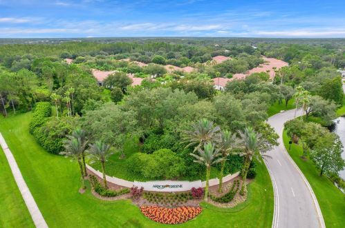 10246 Evergreen Hill Dr, Tampa FL 33647-2944 exterior